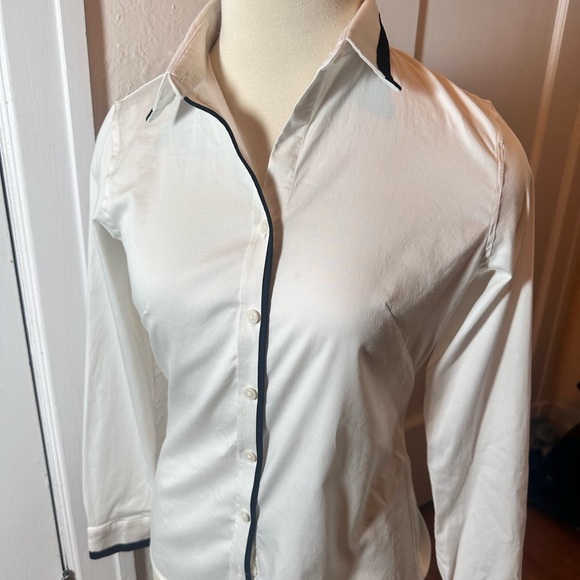 Banana Republic White Button-Down Shirt with Black Trim Size 6 - Picture 5 of 6